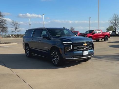 New 2026 Chevrolet Suburban High Country RWD image 3