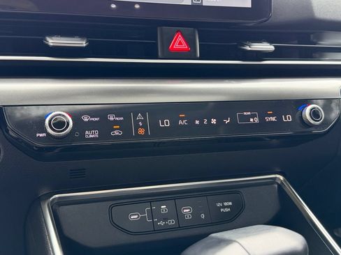 Used 2025 Kia Carnival SX Prestige FWD image 23
