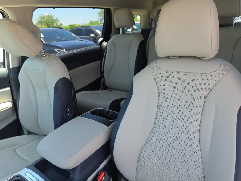 New 2026 Kia Carnival EX FWD image 23