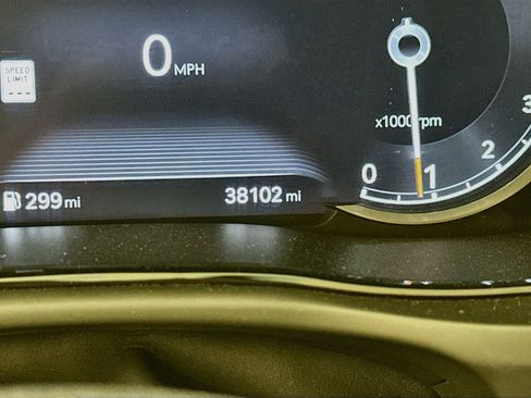 Used 2025 Genesis GV70 2.5T AWD/4WD image 19