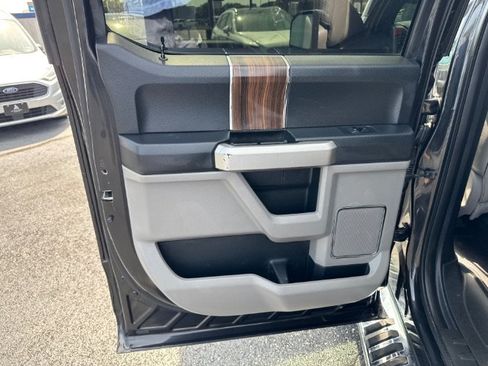 Used 2015 Ford F150 Lariat w/ Equipment Group 502A Luxury AWD/4WD image 15