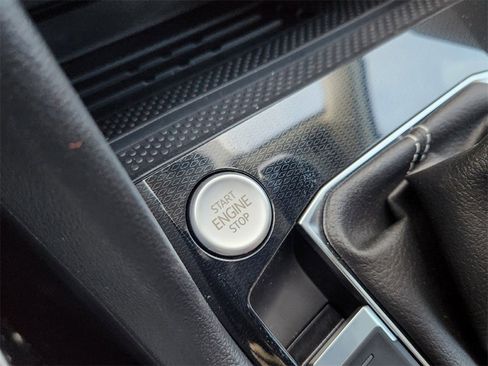 New 2025 Volkswagen Taos SE image 15