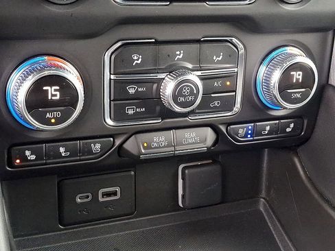 Used 2023 GMC Yukon XL SLT image 14