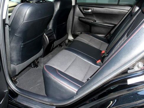 Used 2016 Toyota Camry SE image 12