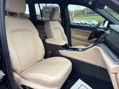 New 2025 Jeep Grand Cherokee Limited w/ Luxury Tech Group II image 21