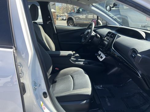 Used 2016 Toyota Prius Two image 12