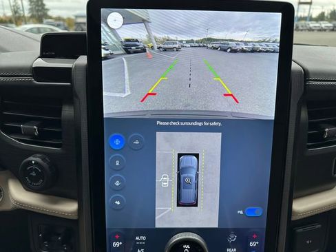 Used 2024 Ford Expedition Platinum image 16