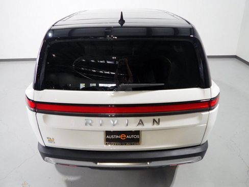 Used 2024 Rivian R1S AWD Adventure image 8