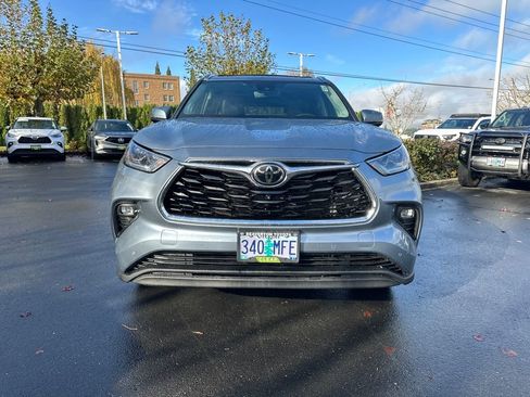 Used 2023 Toyota Highlander Limited image 8