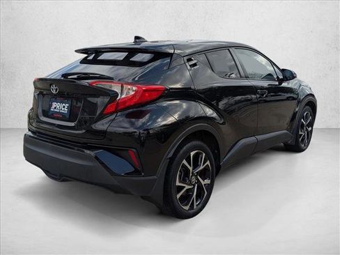 Used 2021 Toyota C-HR XLE image 3