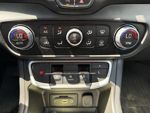 Certified 2023 GMC Terrain SLT FWD image 21