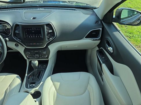 Used 2020 Jeep Cherokee Latitude Lux w/ Quick Order Package 26H Lux FWD image 15