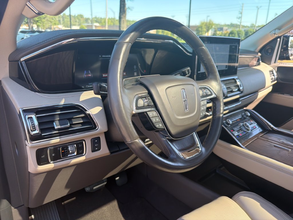 Used 2024 Lincoln Navigator Premiere AWD/4WD image 25