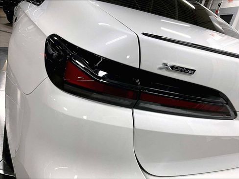 Used 2025 BMW 760i xDrive w/ Premium Package image 35