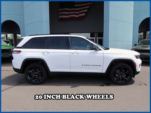 Certified 2023 Jeep Grand Cherokee Altitude AWD/4WD image 1