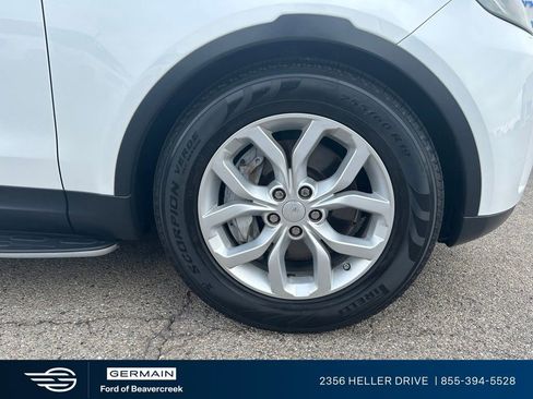 Used 2018 Land Rover Discovery SE AWD/4WD image 11