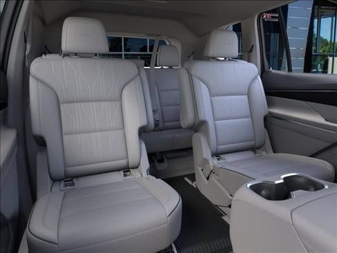 New 2027 Buick Enclave Avenir w/ LPO, Floor Liner Package FWD image 17