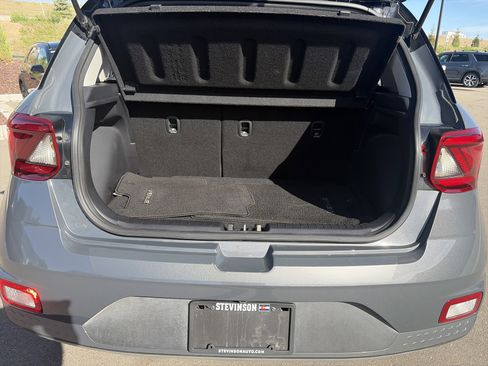Certified 2025 Hyundai Venue Limited FWD image 6