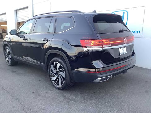 Used 2024 Volkswagen Atlas SE AWD/4WD image 4
