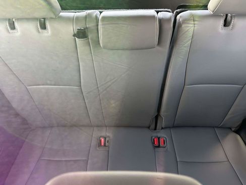 Used 2024 Toyota Highlander XLE image 10