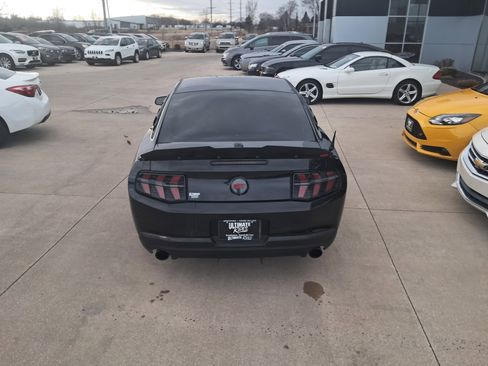 Used 2010 Ford Mustang GT Premium image 9