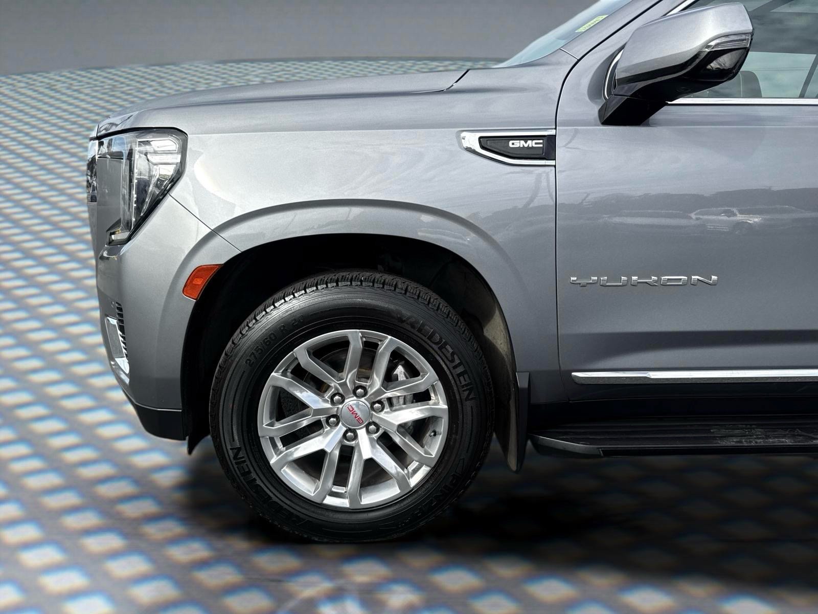 Used 2022 GMC Yukon SLT w/ SLT Luxury Package AWD/4WD image 13
