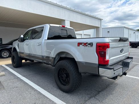 Used 2017 Ford F250 Lariat w/ Lariat Ultimate Package AWD/4WD image 7