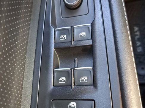 Used 2026 Volkswagen Atlas SE FWD image 16