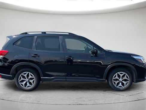 Used 2019 Subaru Forester Premium AWD/4WD image 2