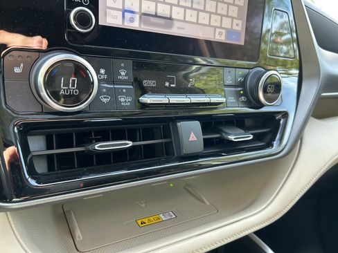 Used 2023 Toyota Highlander L image 32