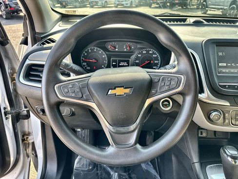 Used 2018 Chevrolet Equinox LS image 11