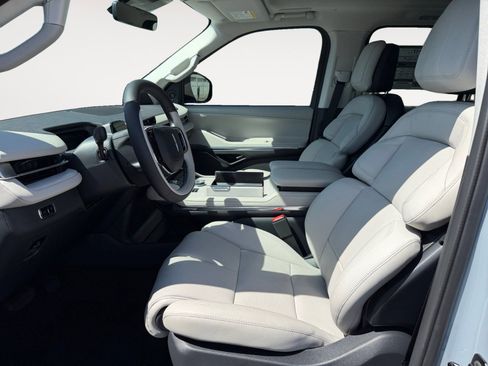 New 2025 Lincoln Navigator L Reserve AWD/4WD image 9