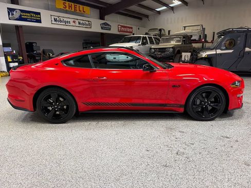 Used 2022 Ford Mustang GT Premium w/ Black Accent Package RWD image 9
