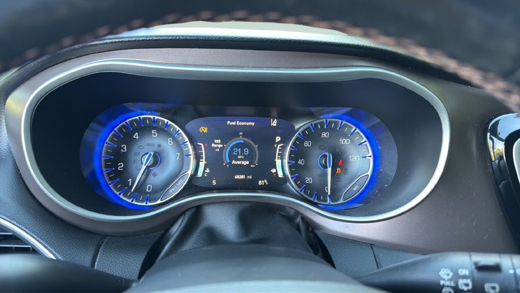 Used 2019 Chrysler Pacifica Touring-L w/ Advanced Safetytec Group FWD image 39