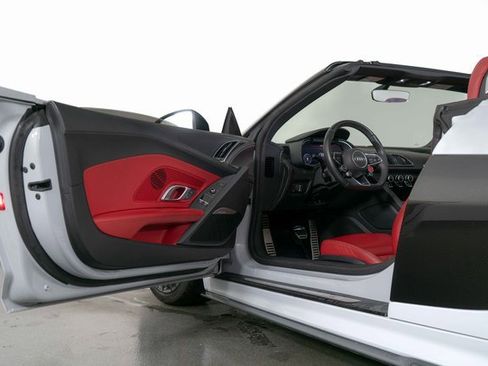 Used 2018 Audi R8 V10 image 14