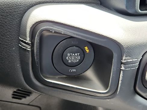 Used 2025 Jeep Wrangler Unlimited Sahara AWD/4WD image 21
