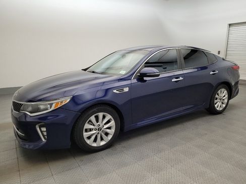 Used 2018 Kia Optima S FWD image 2
