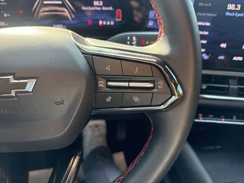 Used 2025 Chevrolet Equinox EV RS image 25