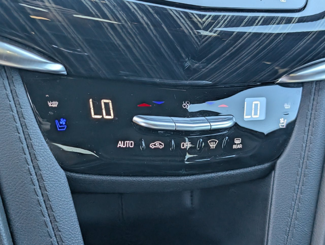 Used 2024 Cadillac XT6 Premium Luxury FWD image 15