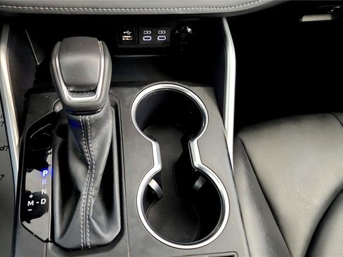 Certified 2024 Toyota Highlander XLE image 30
