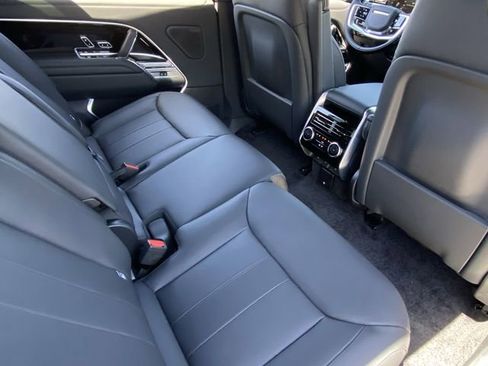 New 2025 Land Rover Range Rover Long Wheelbase SE image 13