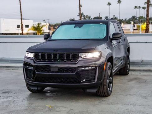 New 2026 Jeep Grand Cherokee Limited w/ Limited Altitude Package AWD/4WD image 4