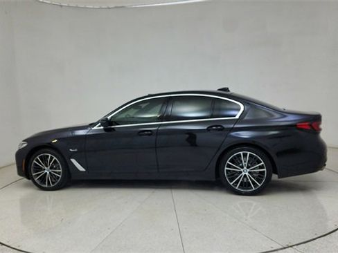Used 2023 BMW 530e xDrive w/ Premium Package image 70