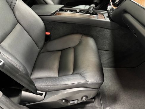 Used 2022 Volvo XC60 B5 Momentum w/ Climate Package AWD/4WD image 54