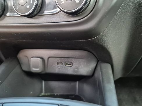 Used 2024 Chevrolet Trax LS FWD image 36