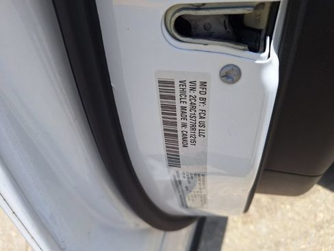 Used 2024 Chrysler Pacifica Limited FWD image 31
