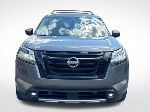 Used 2023 Nissan Pathfinder SL w/ Lighting Package (N92) FWD image 10