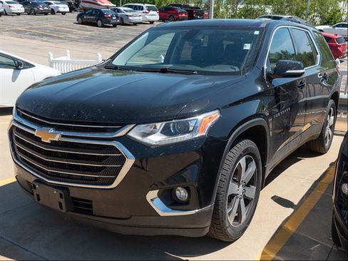 Used 2019 Chevrolet Traverse LT w/ LT Premium Package AWD/4WD image 4