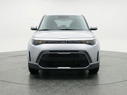 Used 2025 Kia Soul LX w/ LX Technology Package FWD image 2