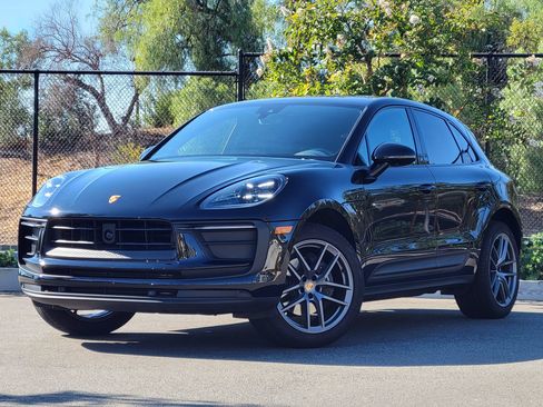 Certified 2024 Porsche Macan AWD/4WD image 1